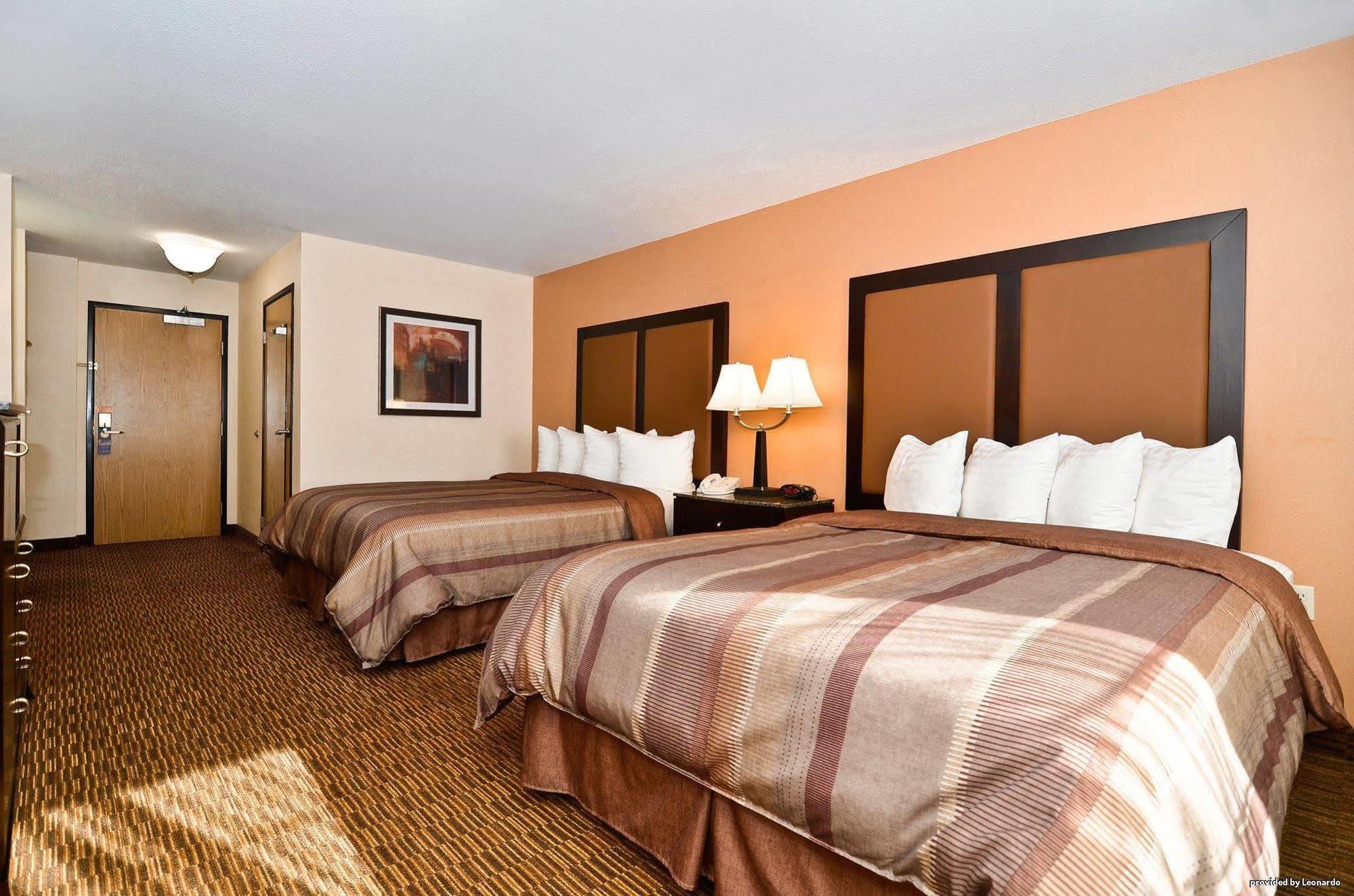 Best Western Plus Vineyard Inn Ливермор Номер фото